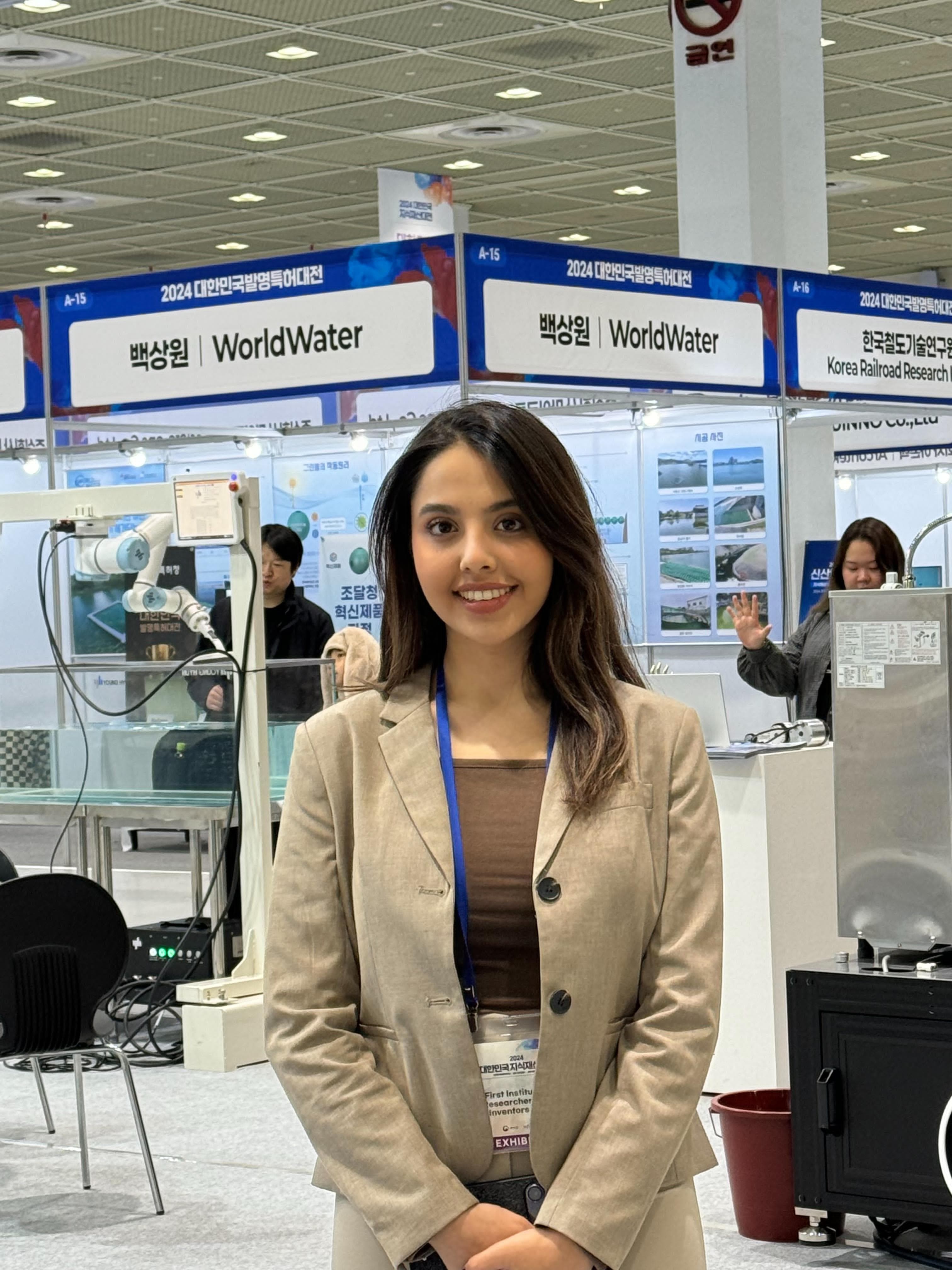 Elina Rostami | الینا رستمی